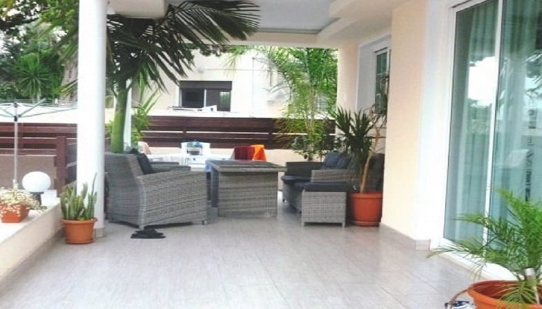 4 bedroom villa with wifi, located very close to beach